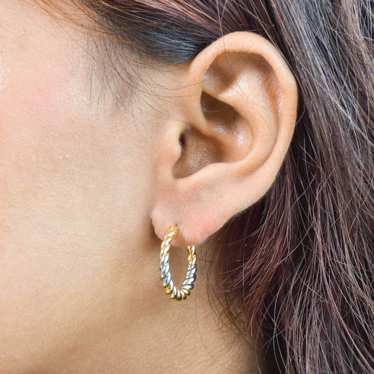 Sleek Twisted Hoops - Upakarnaproduct_type