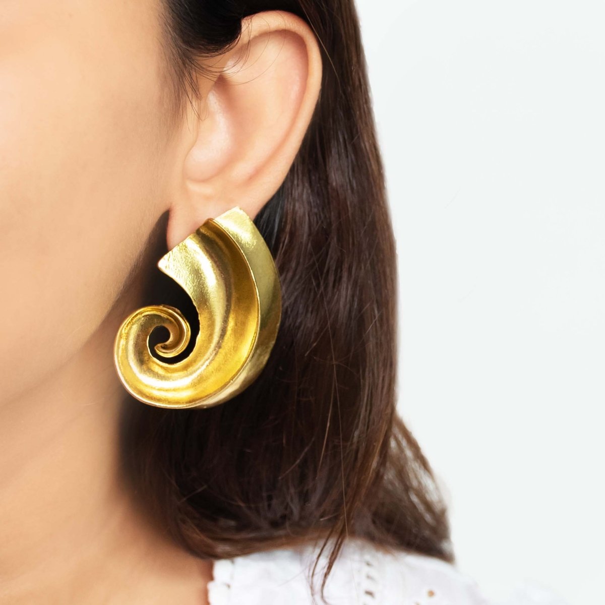 Snail Swirl Chunky Earrings - Upakarnaproduct_type