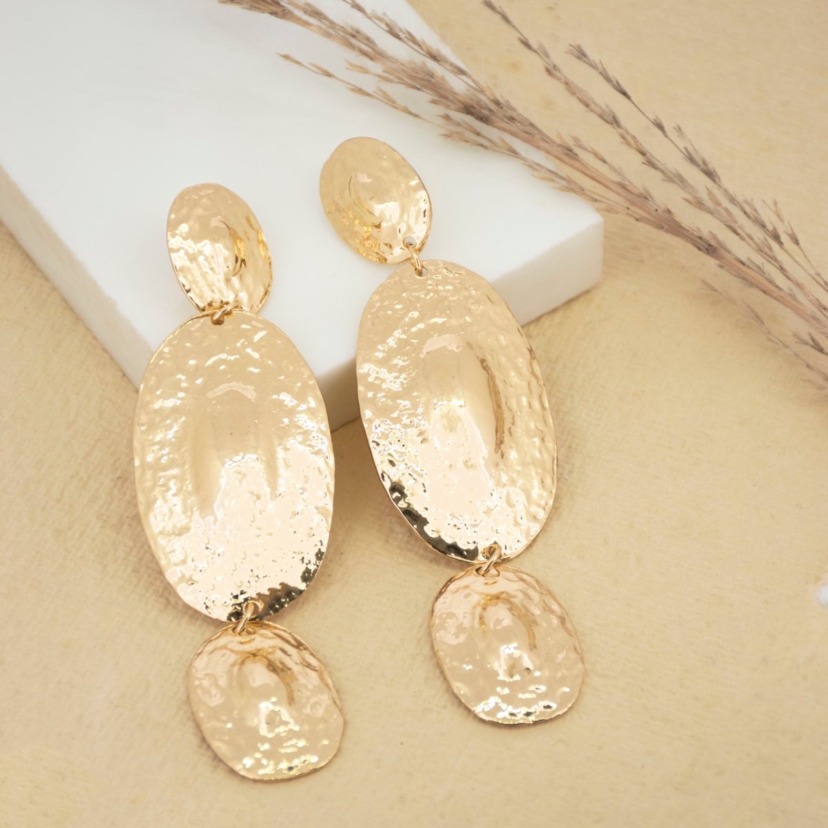 Spiral Groovy Oval Statement Earrings - Upakarnaproduct_type