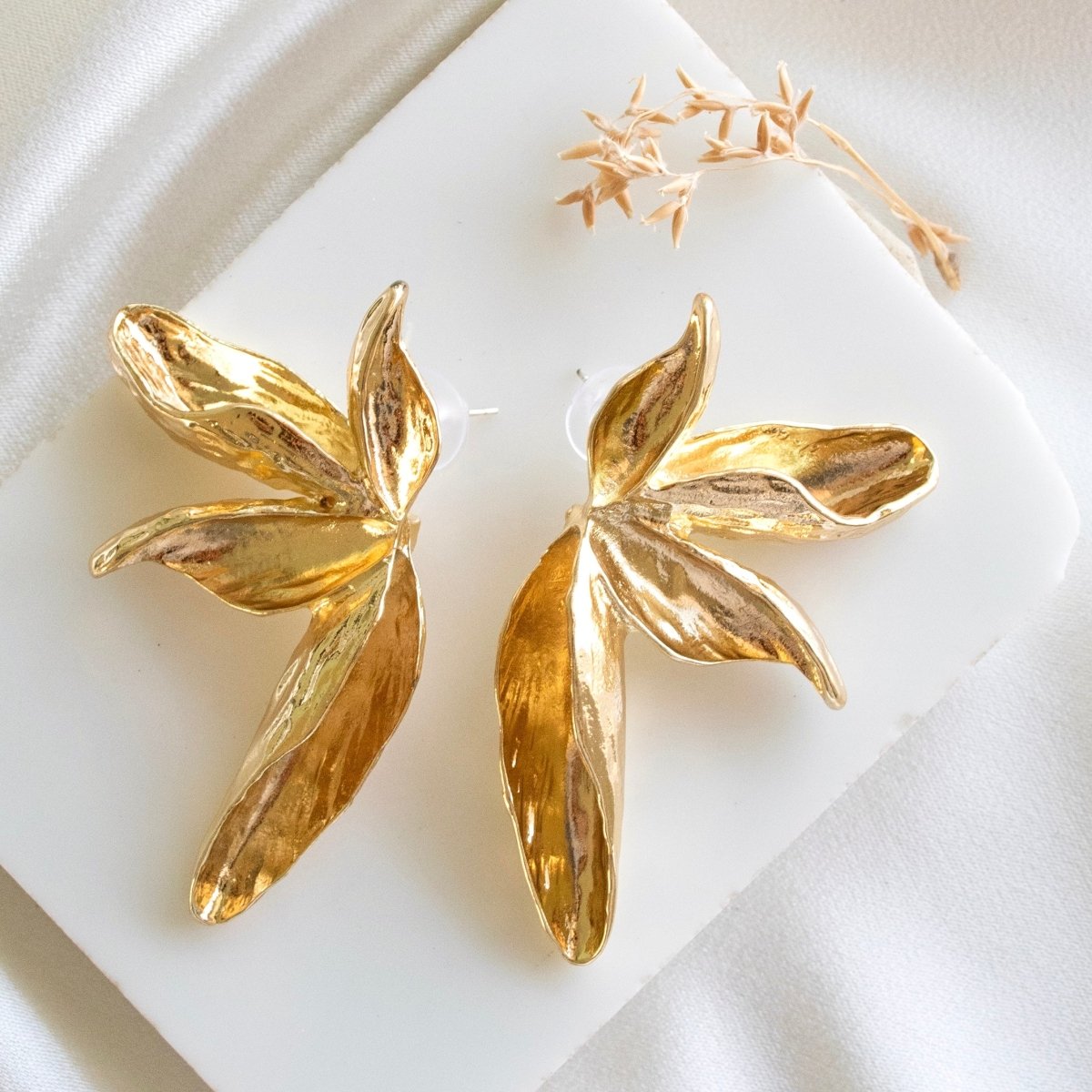 Tulip Floral Earrings - Upakarnaproduct_type