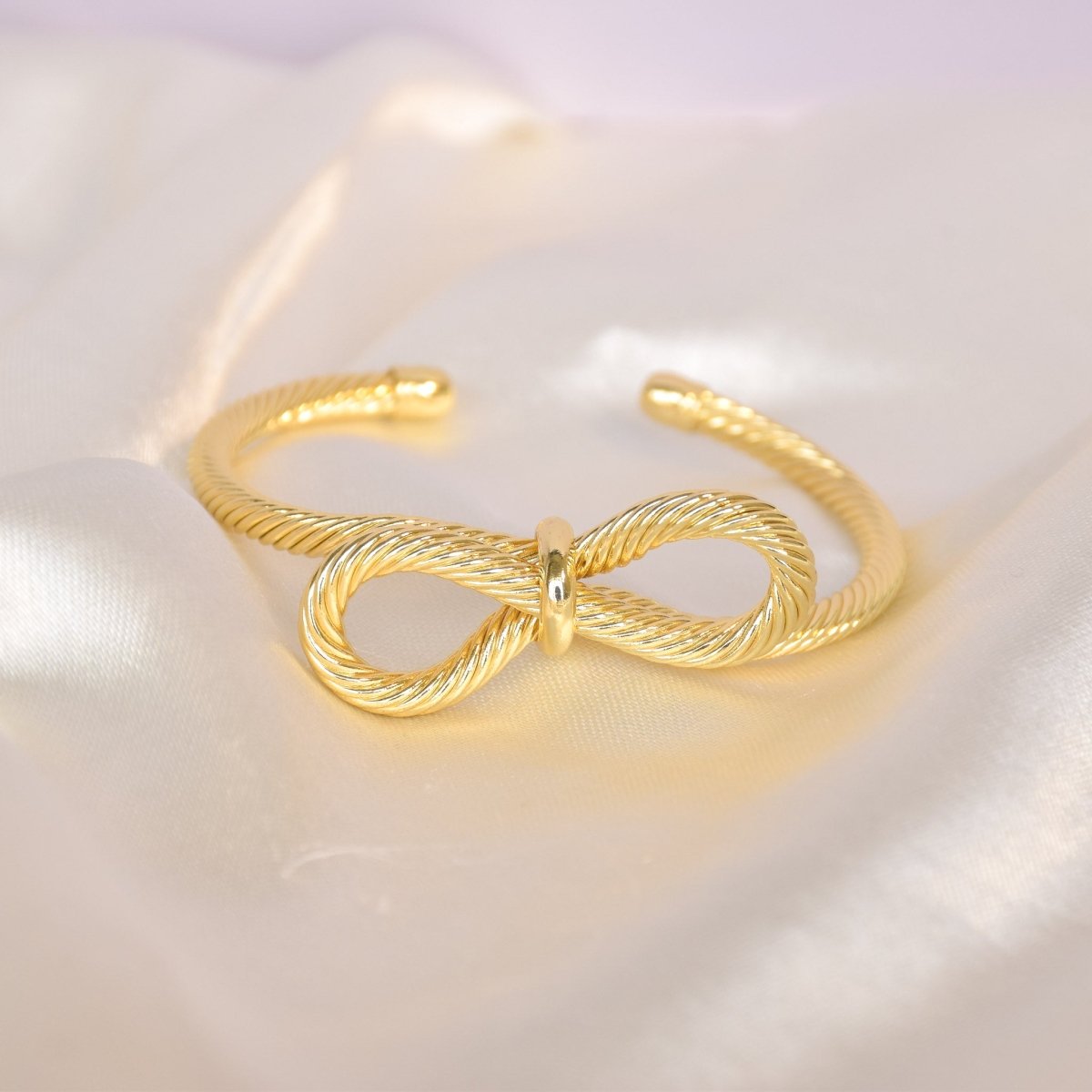 Twisted Infinity Cuff Bangle - Upakarnaproduct_type