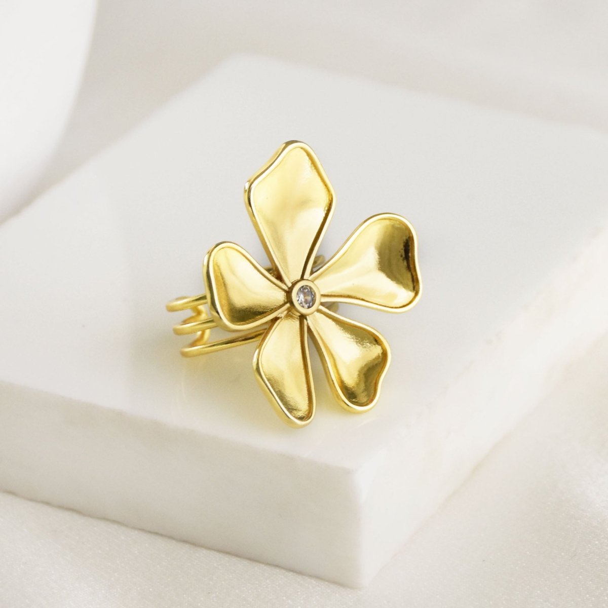 Wild flower ring with a floral-inspired design and an anti-tarnish gold finish, perfect for everyday wear, playful styling, and statement looks.
