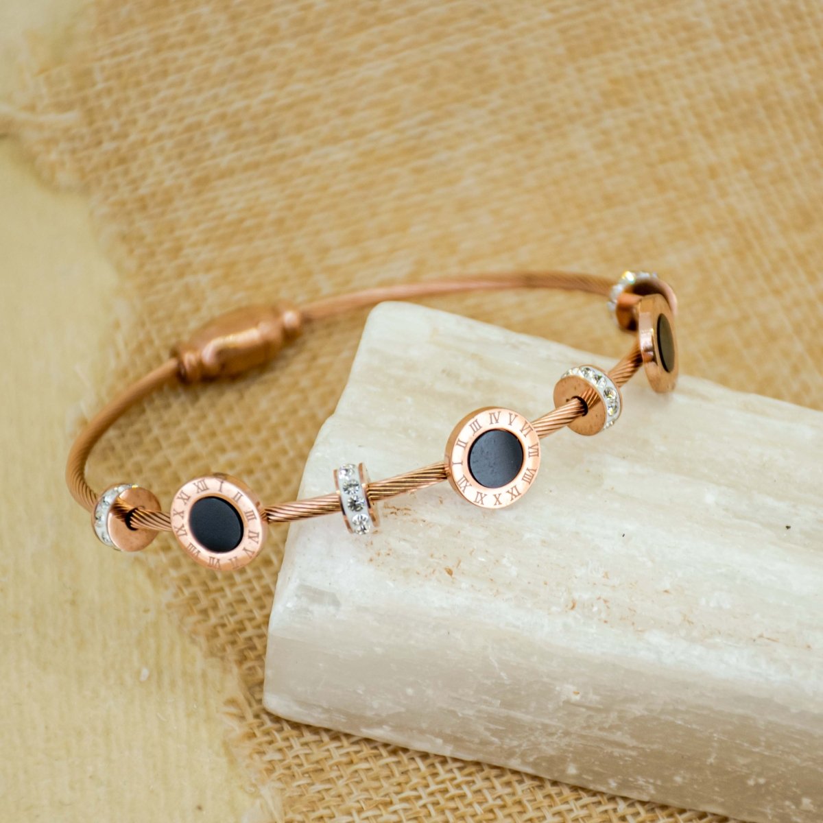 Elegant rosegold black pearl bangle with a secure magnetic lock and anti-tarnish finish, perfect for everyday elegance, chic stacking, and thoughtful gifting.
