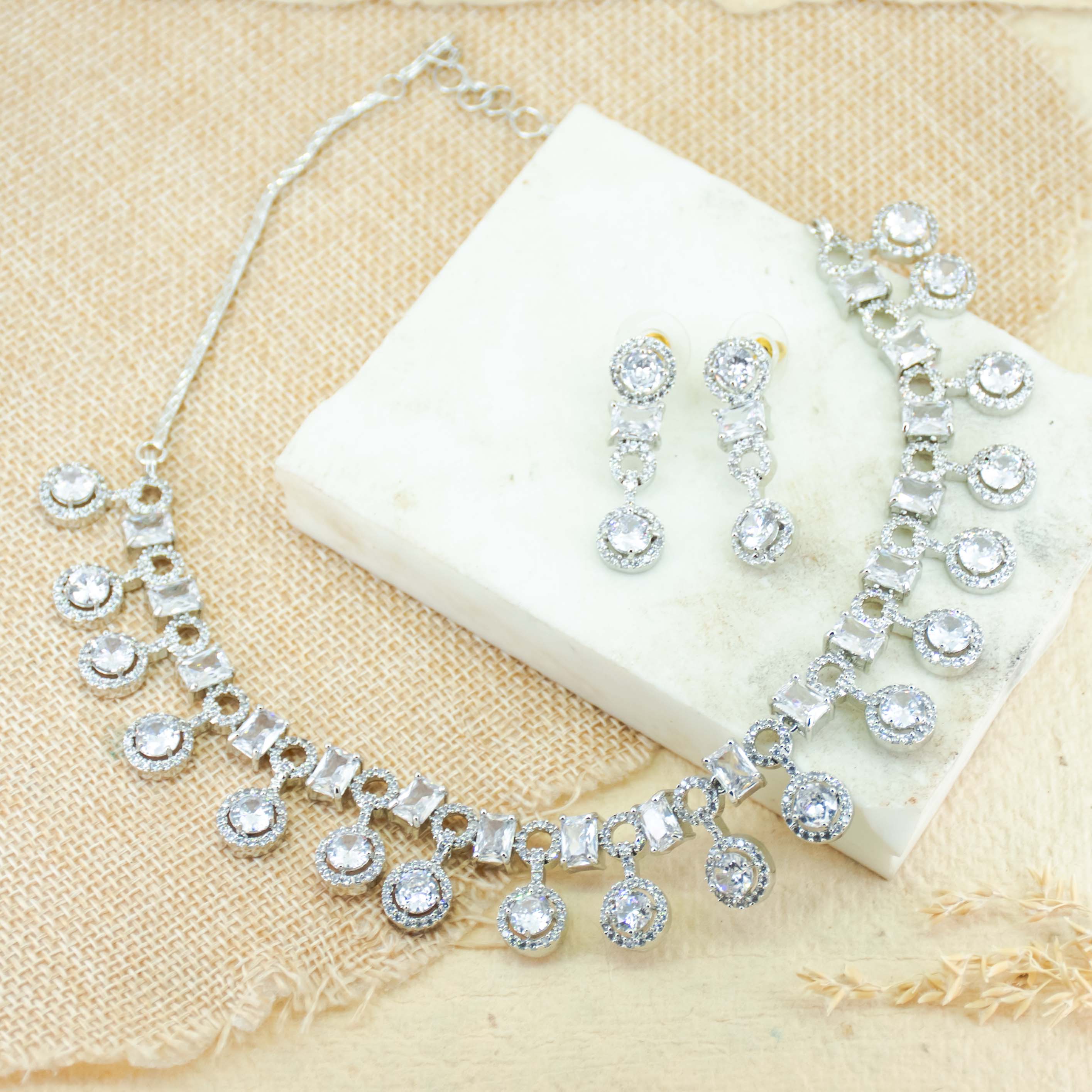 Dreamy Round Dangling Necklace Set
