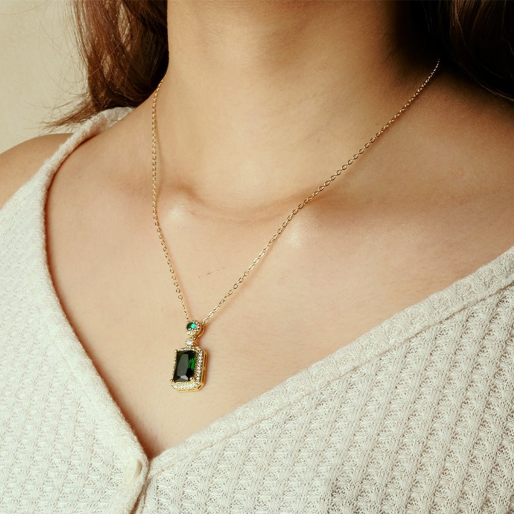 Emerald Stone Necklace - Upakarnaproduct_type